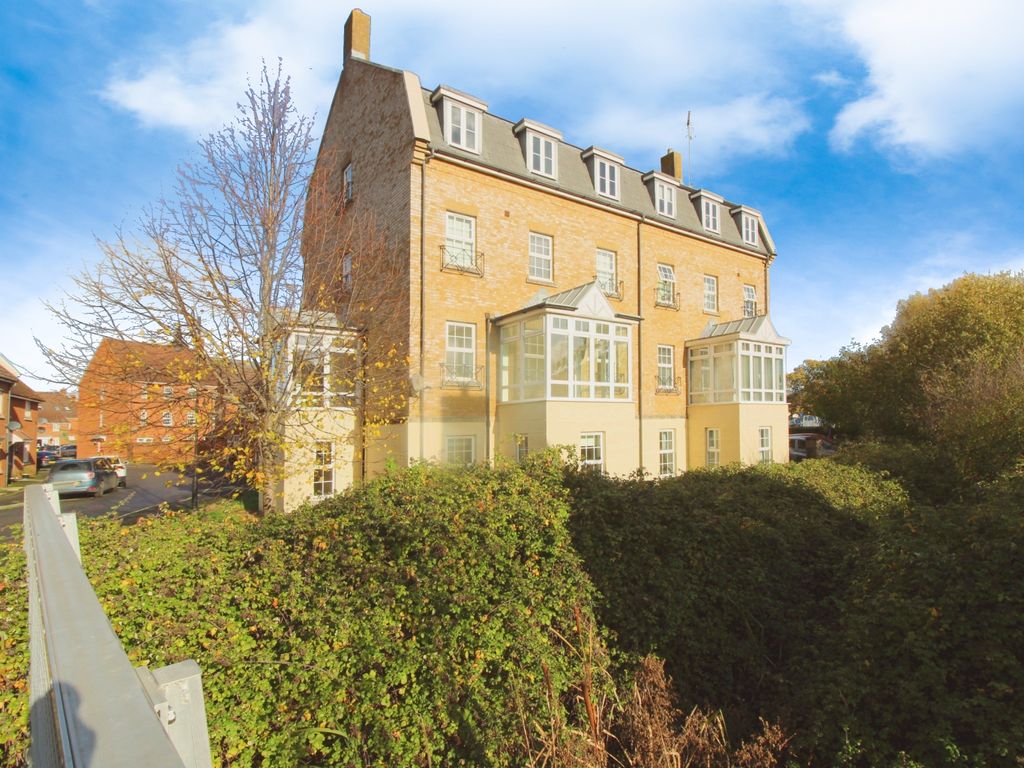 2 bed flat to rent in Prospero Way, Haydon End, Swindon SN25, £950 pcm