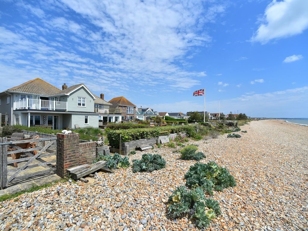 4 bed detached house for sale in Coast Road, Pevensey Bay, Pevensey