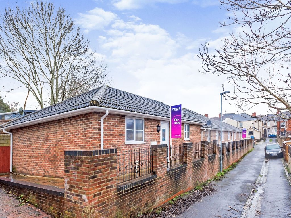2 bed terraced bungalow for sale in Leighfield Close, Swindon SN1 Zoopla