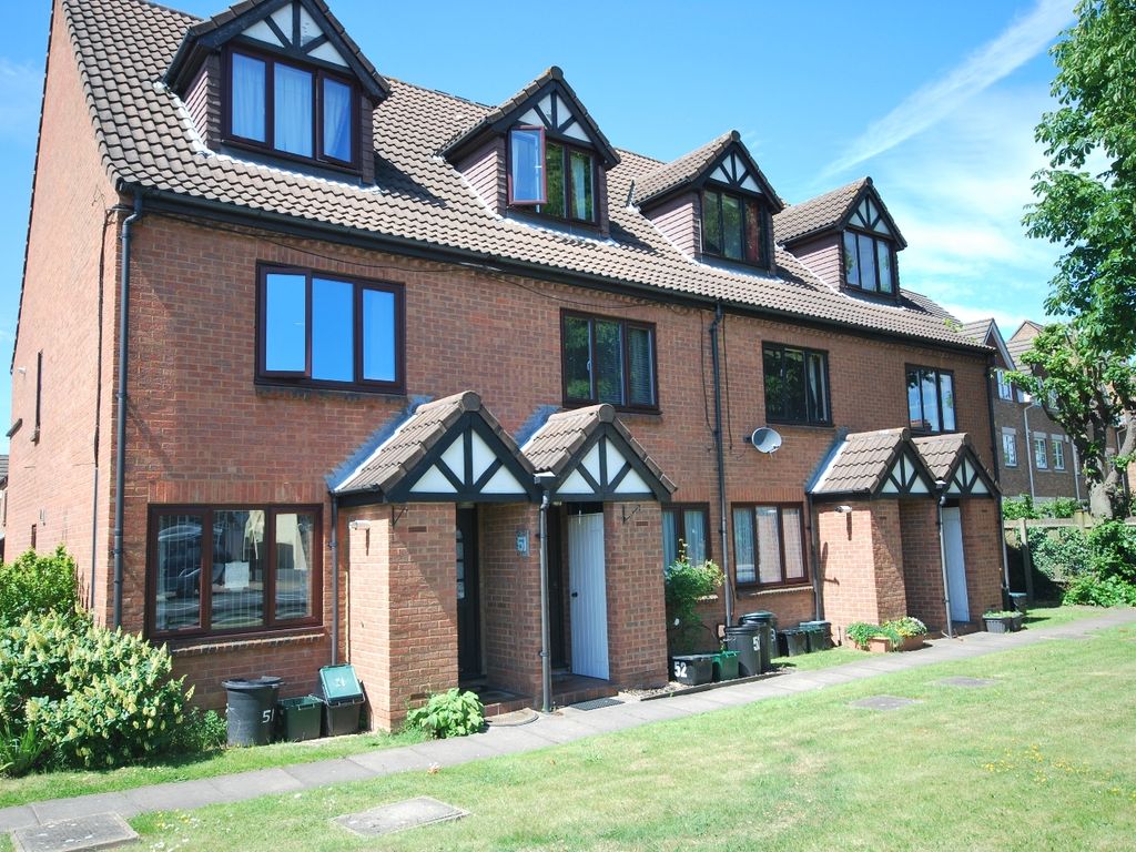 1 bed to rent in Priory Close, Beckenham BR3, £1,200 pcm