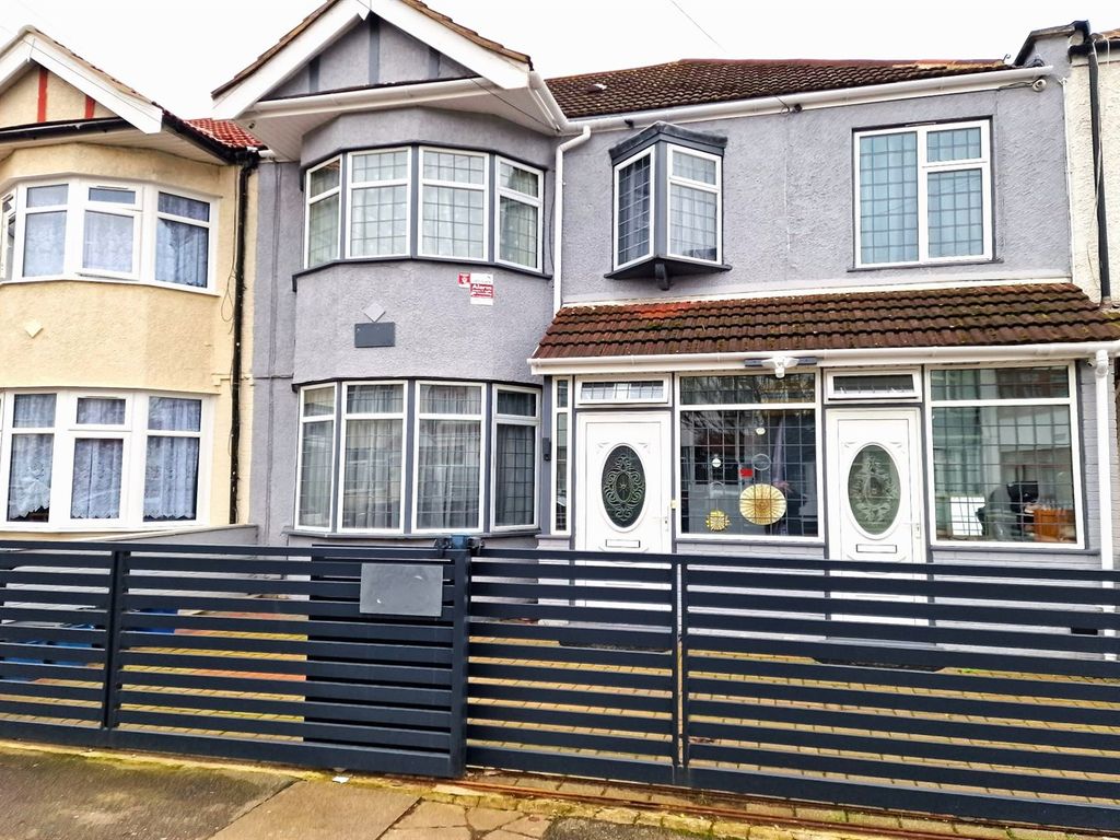 5 bed terraced house for sale in Elstree Gardens, Ilford IG1, £775,000