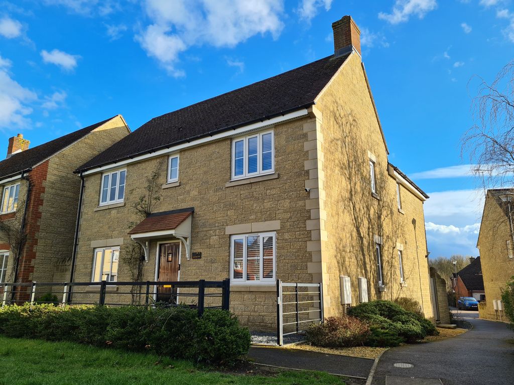 4 bed detached house for sale in Callington Road, Swindon, Wiltshire
