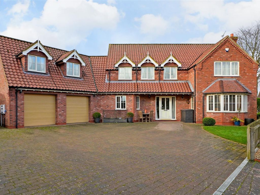 5 bed detached house for sale in The Briars, Broughton, Brigg DN20, £