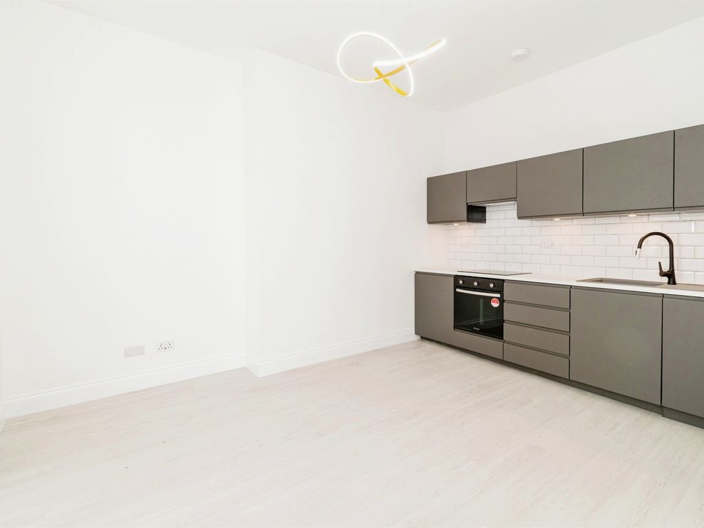 New home, 2 bed flat for sale in Carlton Crescent, Southampton SO15, £