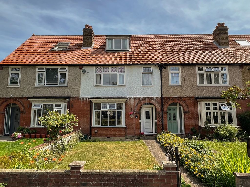 4 bed terraced house for sale in Benhill Road, Sutton, Surrey. SM1 Zoopla