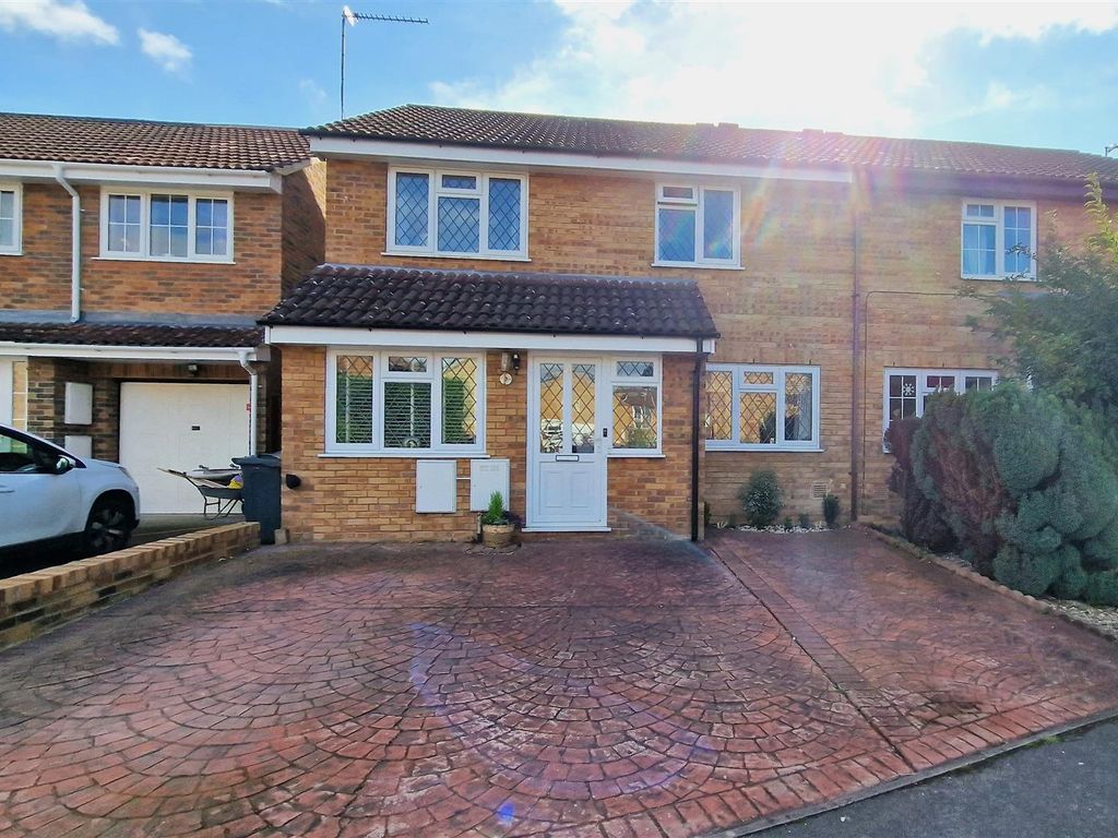4 bed semidetached house for sale in Bramble Drive, Pewsham