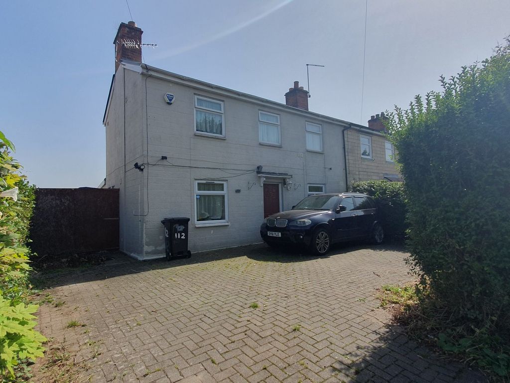 3 bed semidetached house to rent in Pinehurst Road, Swindon, Wiltshire