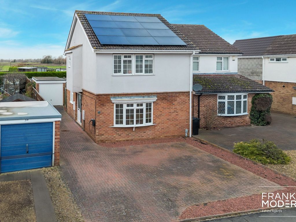 4 bed detached house for sale in Manor Close, Langtoft PE6, £300,000