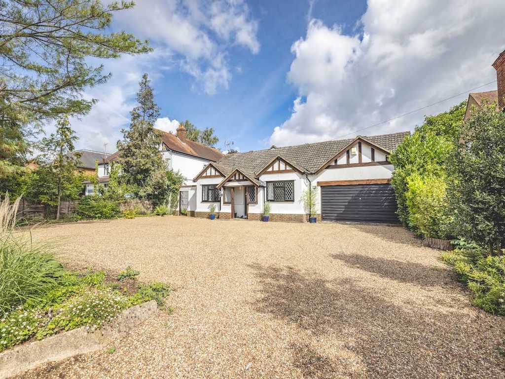 4 bed detached bungalow for sale in Bath Road, Taplow SL6 Zoopla