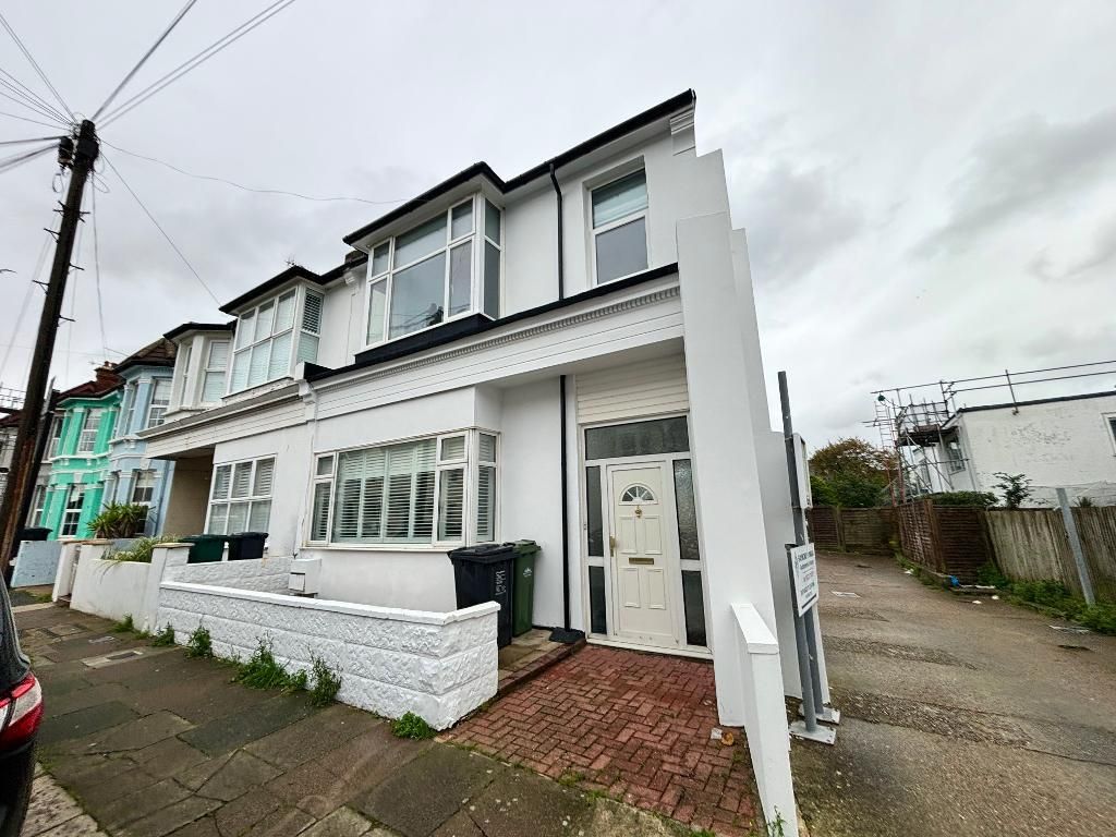 3 bed end terrace house to rent in Rutland Road, Hove BN3, £2,000 pcm Zoopla