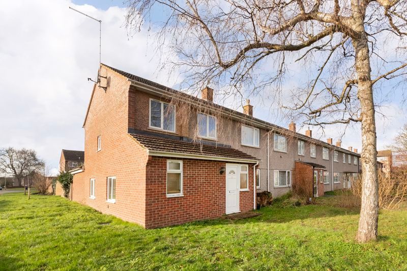 3 bed end terrace house for sale in Lely Court, Abingdon OX14, £325,000
