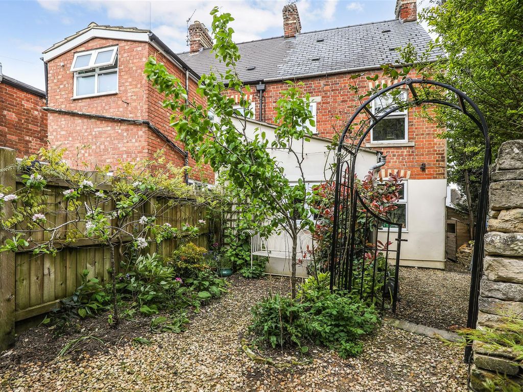 2 bed end terrace house for sale in Cheltenham Road, Painswick, Stroud