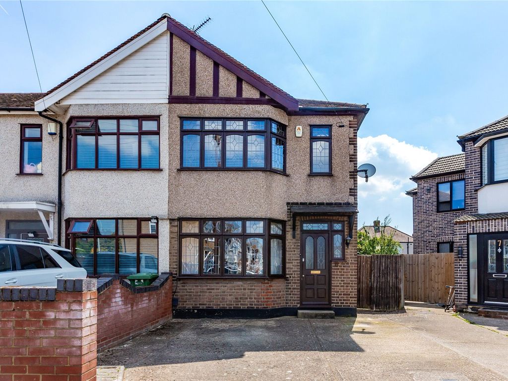 3 bed end terrace house for sale in Cherry Tree Close, Rainham RM13, £
