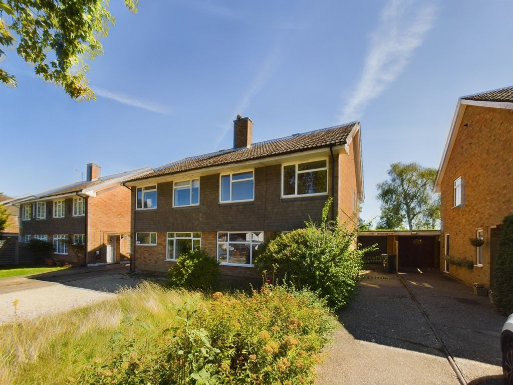 3 bed semidetached house for sale in Stag Lane, Chorleywood