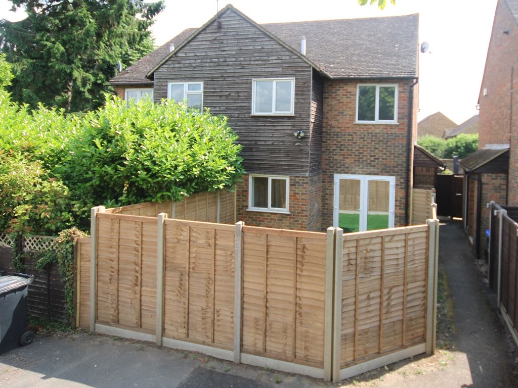 1 bed semidetached house to rent in Leas Court, Iver SL0, £1,250 pcm