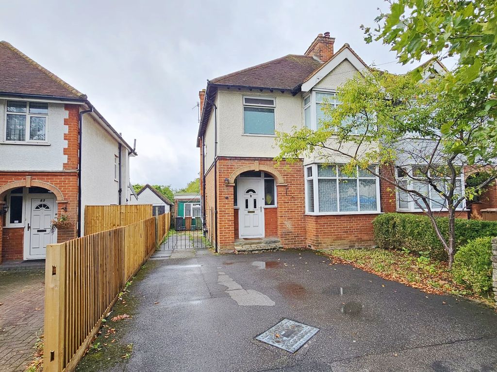 3 bed semidetached house to rent in Worplesdon Road, Guildford GU2, £