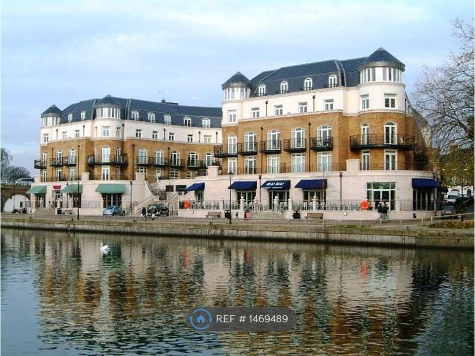 2 bed flat to rent in Thames Edge Court, StainesUponThames TW18, £