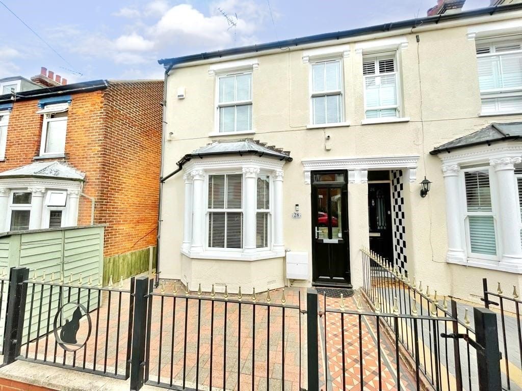 4 bed semidetached house for sale in Elmhurst Road, Dovercourt