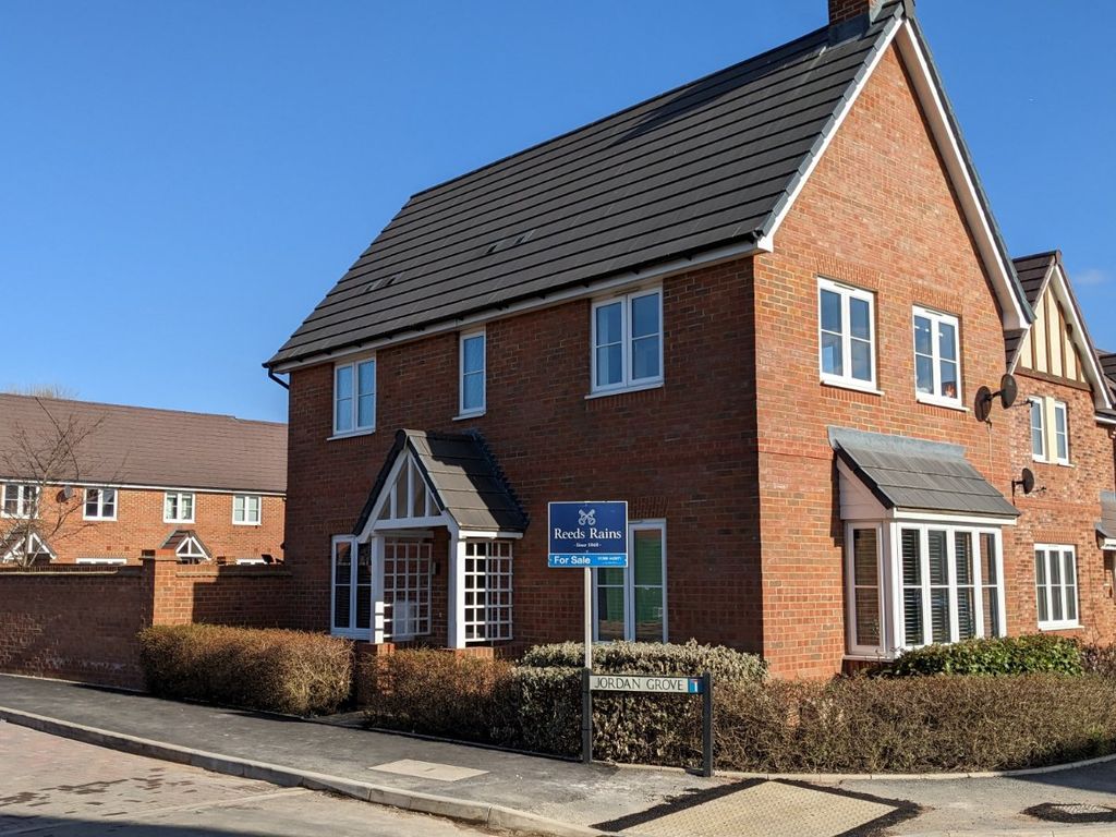3 bed detached house for sale in Jordan Grove, Evesham, Worcestershire
