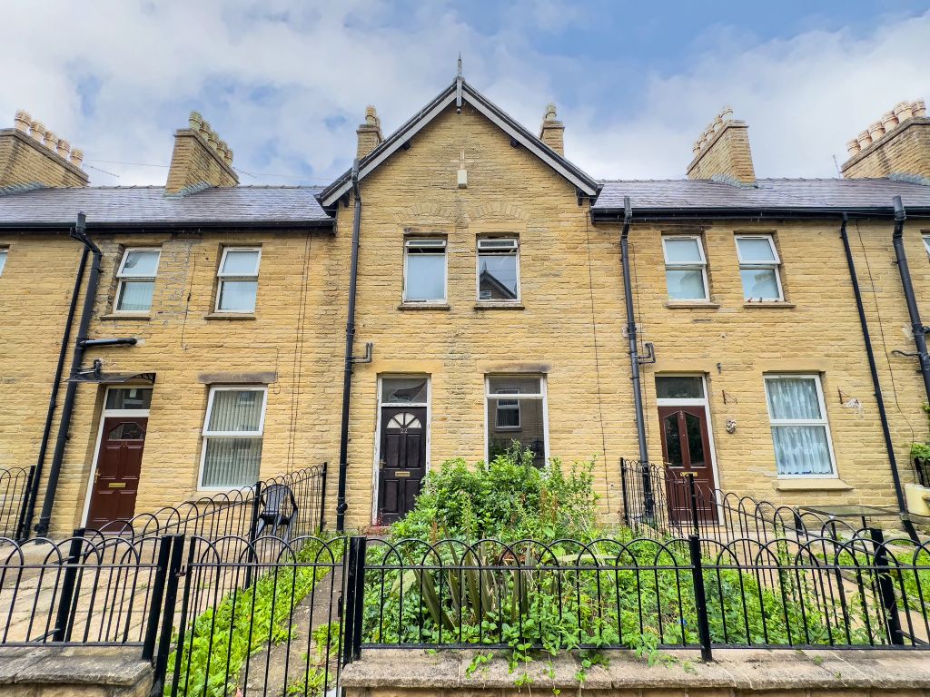2 bed terraced house for sale in Milton Terrace, Halifax HX1, £44,000