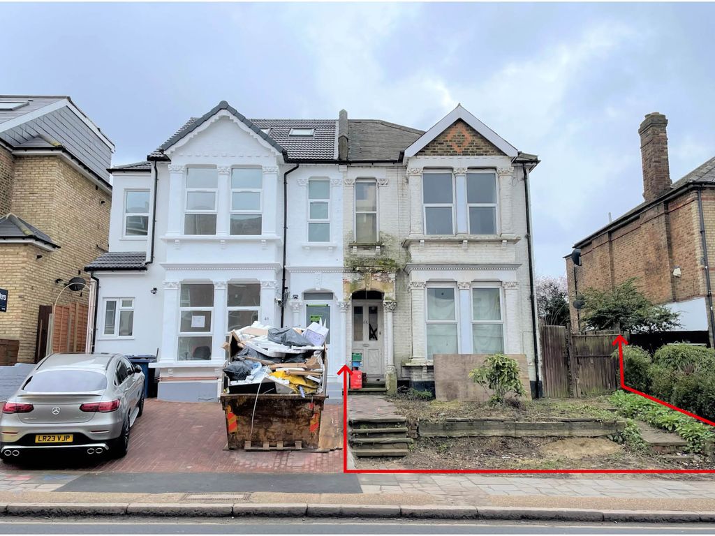 5 bed semidetached house for sale in Station Road, Hendon, London NW4