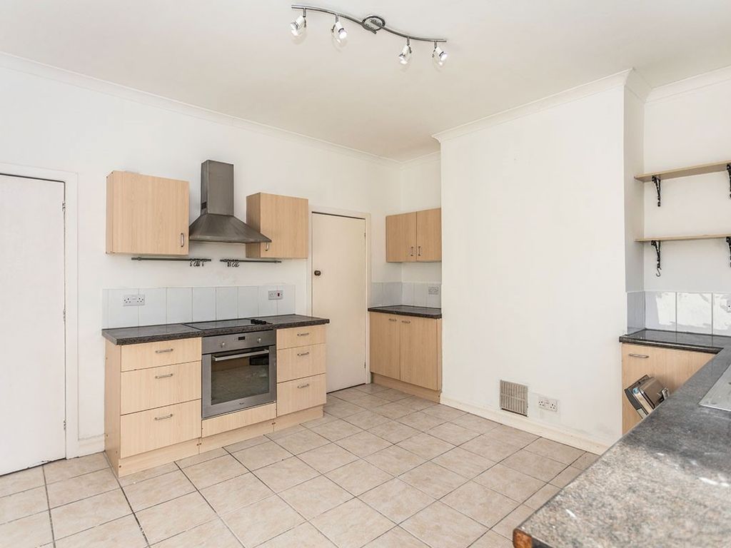 2 bed detached house to rent in Albert Street, Normanton, West