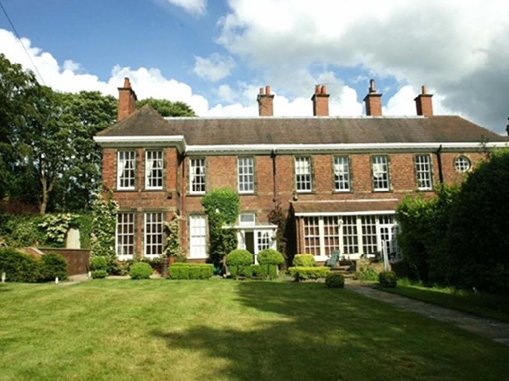 2 bed flat to rent in Wensley Drive, Chapel Allerton, Leeds LS7, £1,450