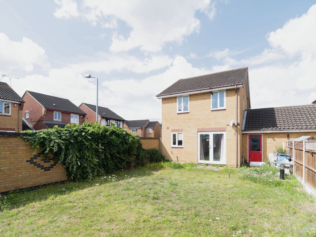 3 bed linkdetached house for sale in Dudley Close, Chafford Hundred, Grays RM16, £400,000 Zoopla