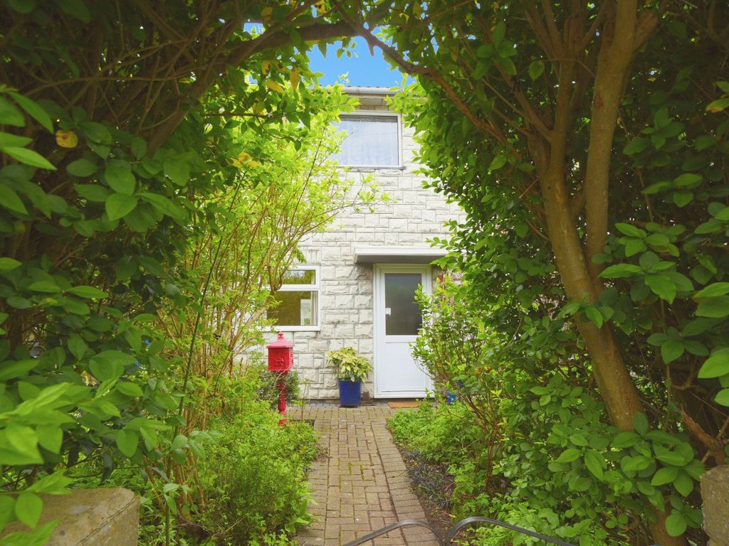 3 bed end terrace house for sale in Tavistock Road Park North, Swindon SN3, £245,000 Zoopla