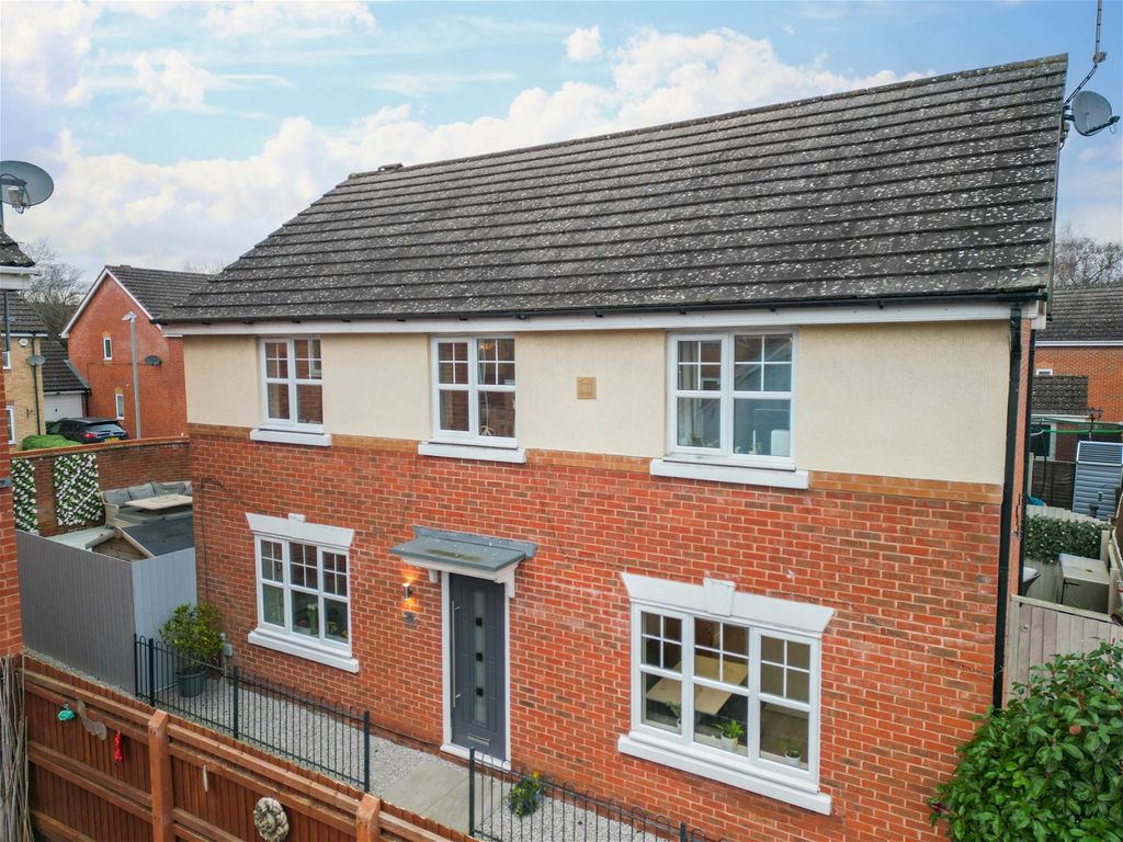 4 bed detached house for sale in Wheatcroft Close, Brockhill, Redditch