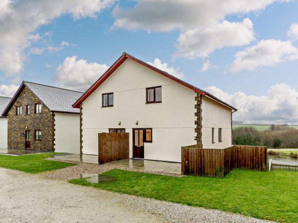 4 bed semidetached house for sale in The Glades, St. Columb TR9, £