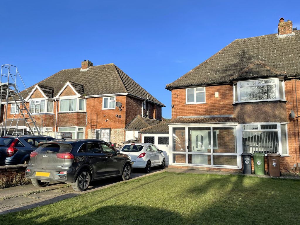 3 bed semidetached house to rent in Farnworth Grove, Birmingham, West