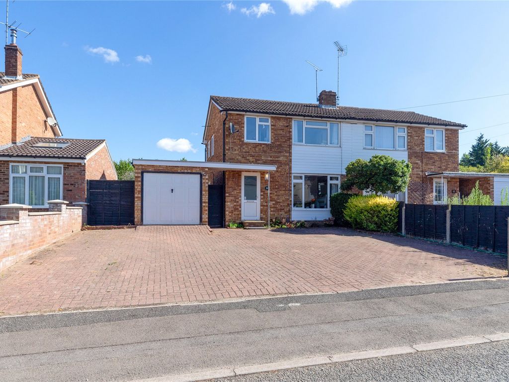 3 bed semidetached house for sale in Hatch Ride, Crowthorne, Berkshire