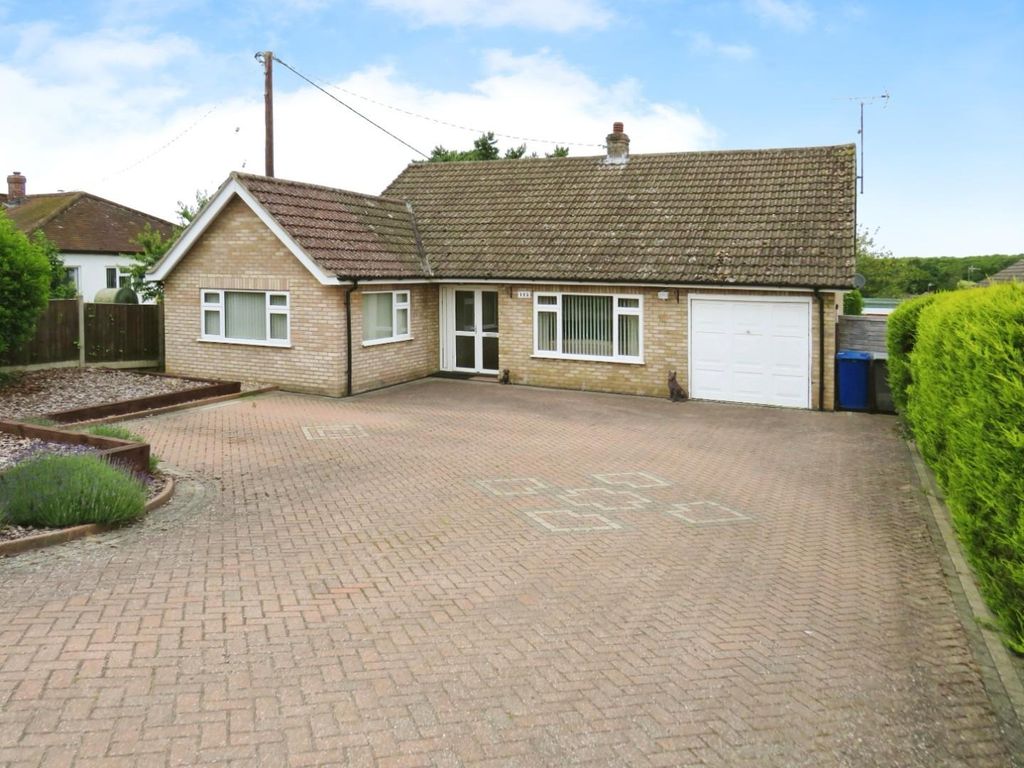 3 bed detached bungalow for sale in Thetford Road, Brandon IP27, £