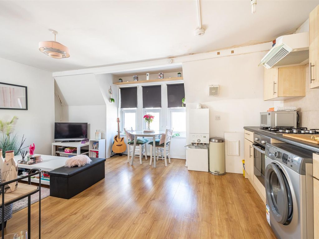 1 bed flat to rent in Streatham High Road, London SW16, £1,450 pcm Zoopla