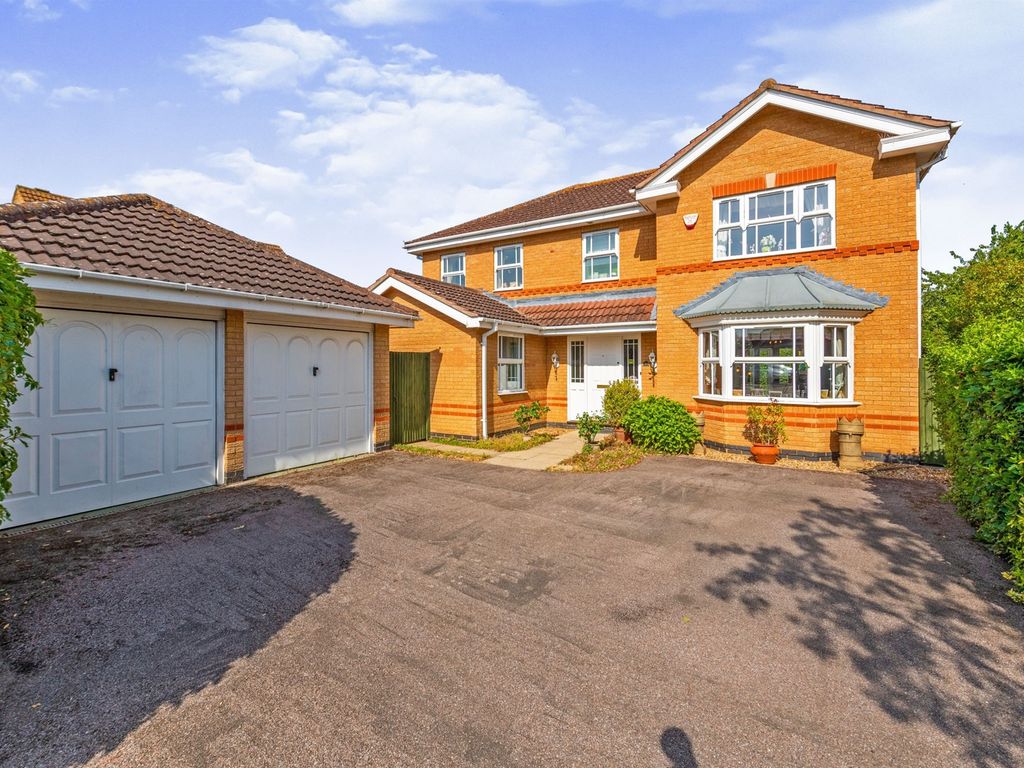 4 bed detached house for sale in Lilleshall Drive, Elstow, Bedford MK42