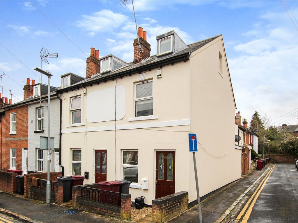 3 bed end terrace house for sale in Chesterman Street, Reading