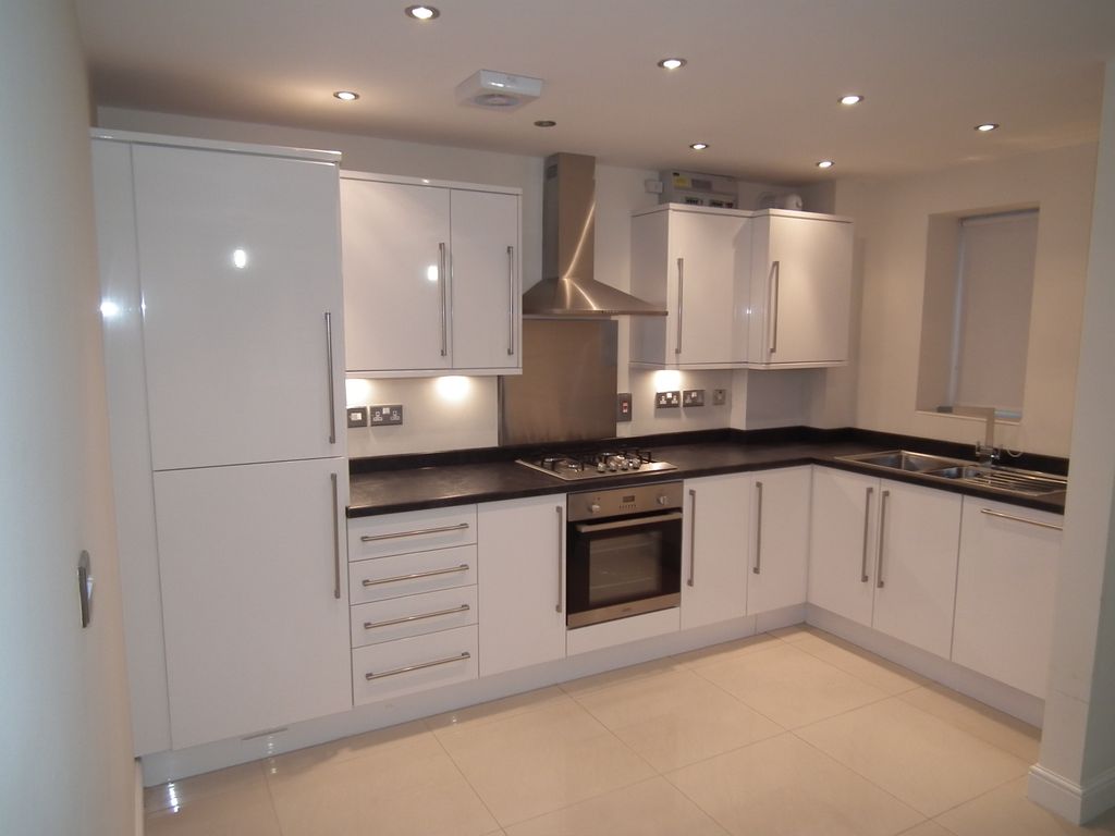 2 bed flat to rent in Cwrt Carw Gwyn, Caerleon NP18, £850 pcm Zoopla