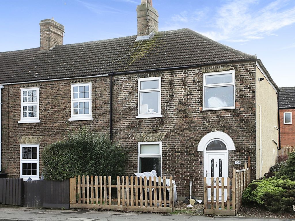 3 bed end terrace house for sale in Oundle Road, Woodston, Peterborough