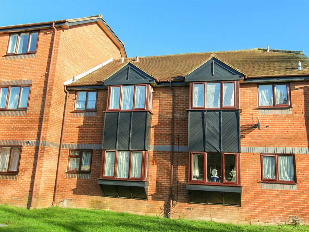1 bed flat to rent in Willenhall Drive, Hayes UB3, £1,250 pcm Zoopla