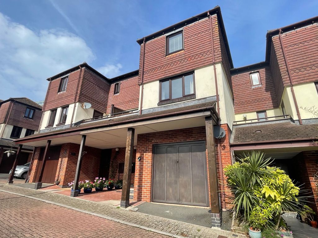 3 bed town house to rent in Mariners Way, Paignton TQ3, £1,200 pcm Zoopla