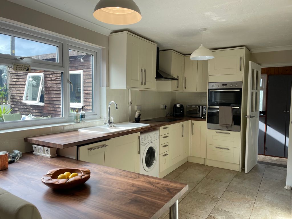 3 bed property to rent in Cherry Orchard, Codford, Warminster BA12, £