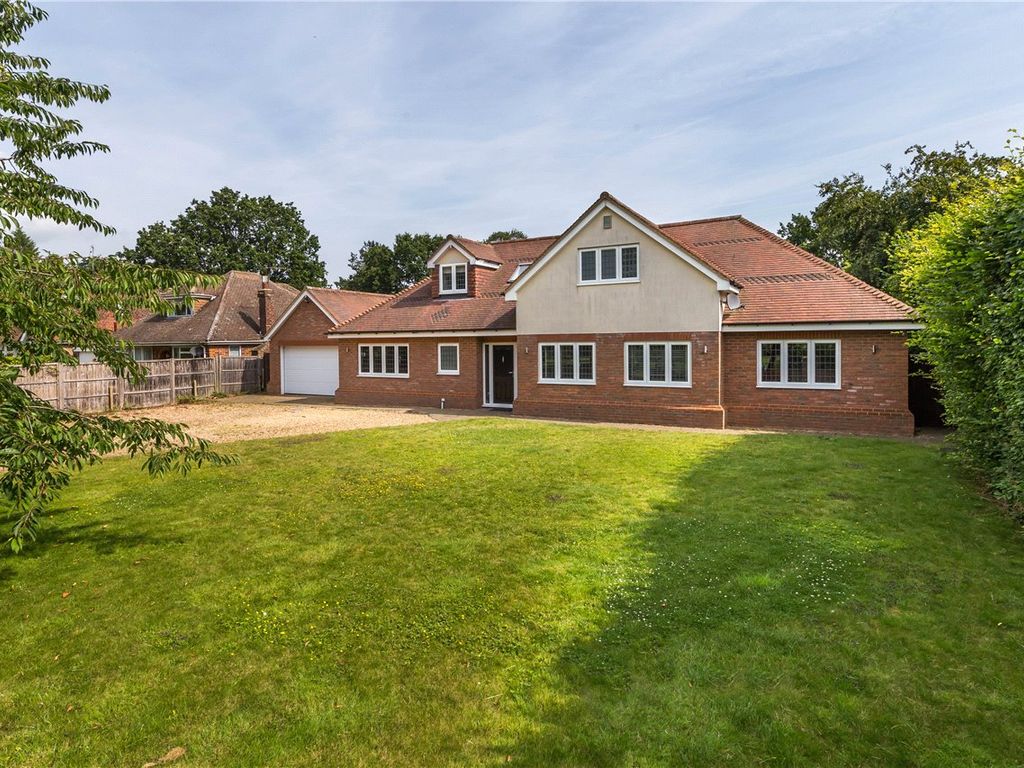 4 bed detached house for sale in Holywell Road, Studham, Dunstable