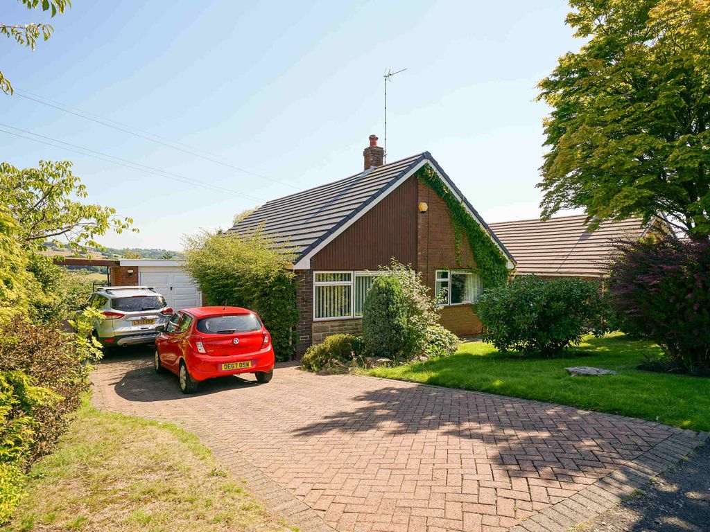 4 bed detached bungalow to rent in Longridge, Bromley Cross, Bolton