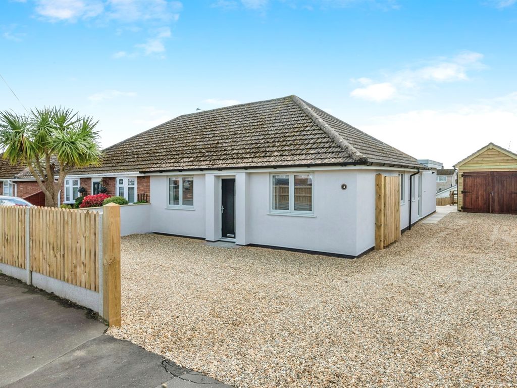 4 bed semidetached bungalow for sale in Moore Avenue, Sprowston