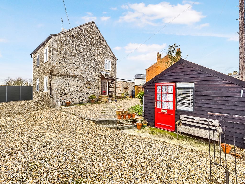 2 bed detached house for sale in Vicarage Road, Thetford, Norfolk IP24