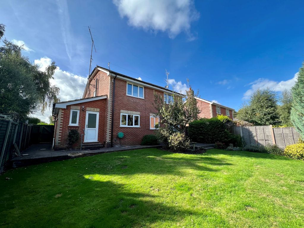 4 bed detached house to rent in Apple Tree Road, Alderholt