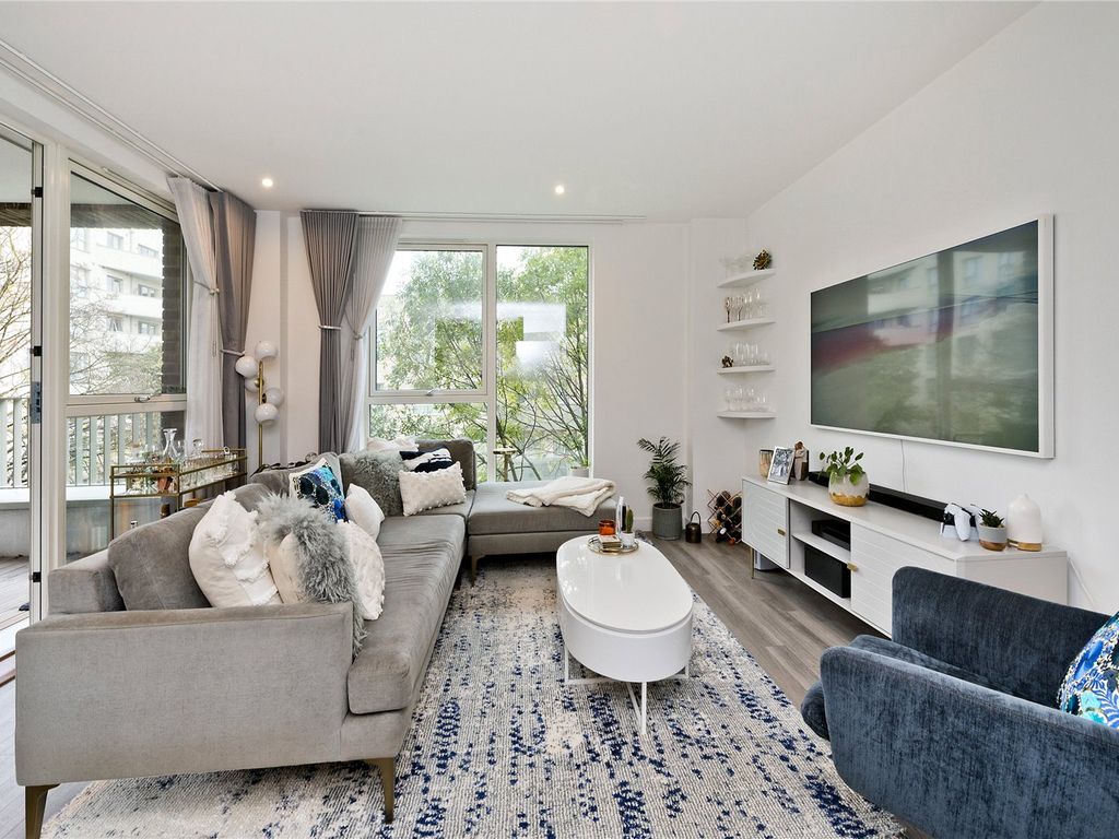 Avenue Road, London W3  