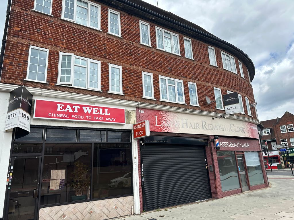 3 bed flat to rent in Field End Road, Eastcote, Pinner HA5, £1,800 pcm