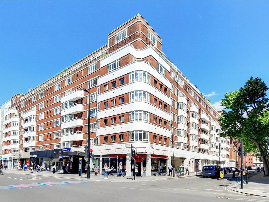 Studio for sale in Paramount Court, 3839 University Street, Bloomsbury